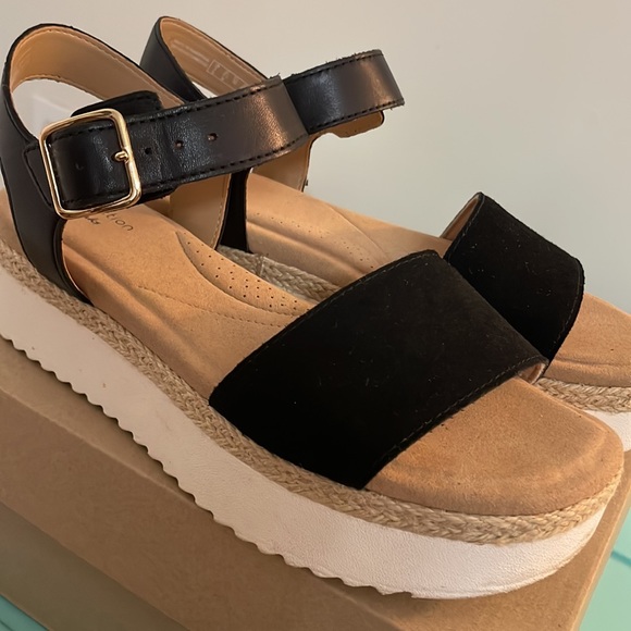 Women’s suede and leather wedge sandals…Collection by Clark’s! - Picture 8 of 8